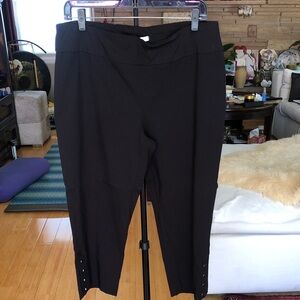 Going going gone! Zac & Rachel Black Women's Stretch Crop Pants